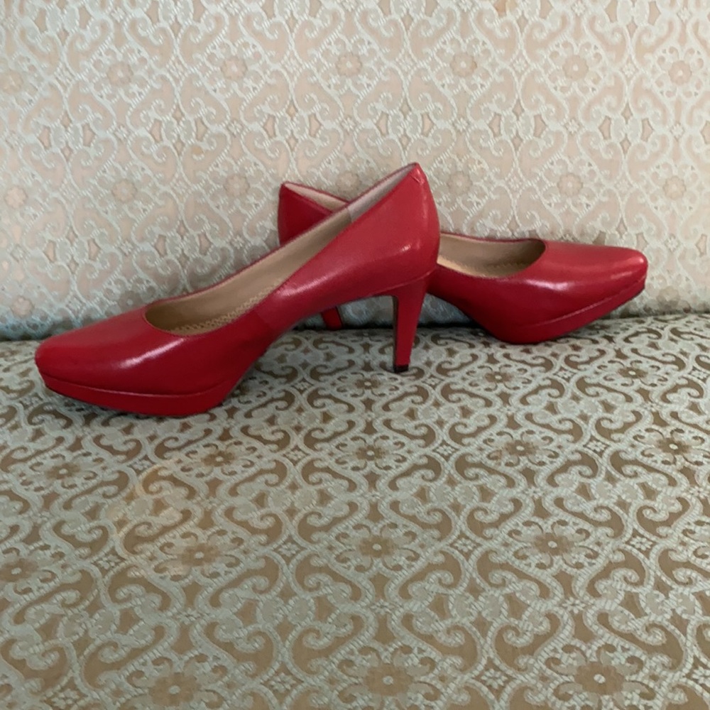 Easy spirit red heels 8.5